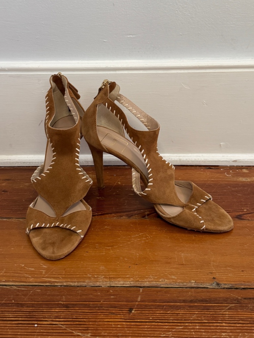 Michelle Negri Firenze Tan Suede w/ White Stitching Heels Sandals 9 / 40 Italy